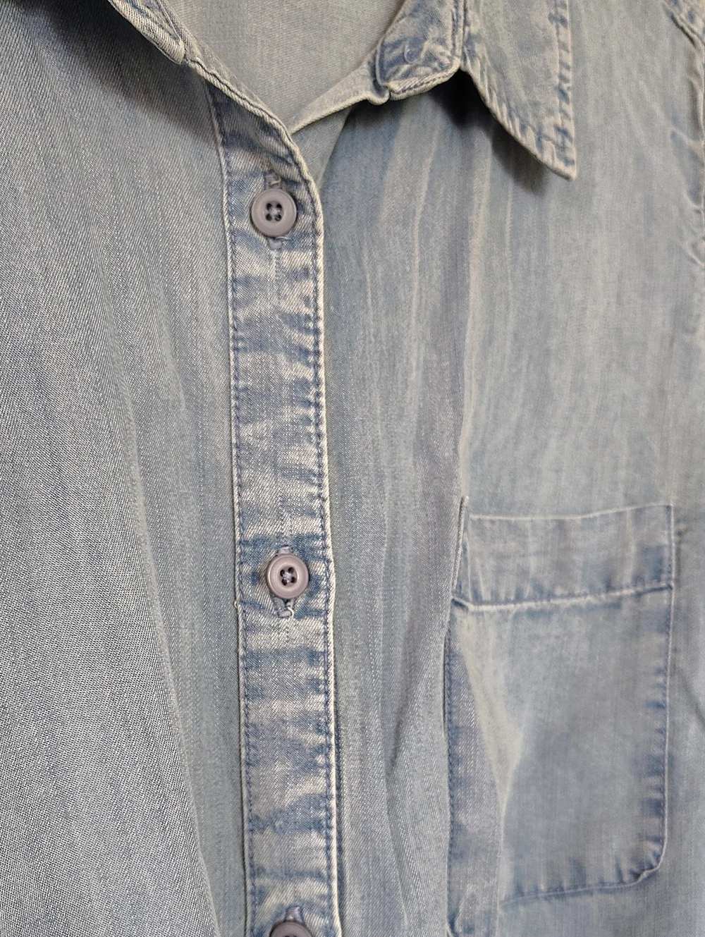 Time and Tru Light Blue Sleeveless Button Front Chambray Top Large NWOT